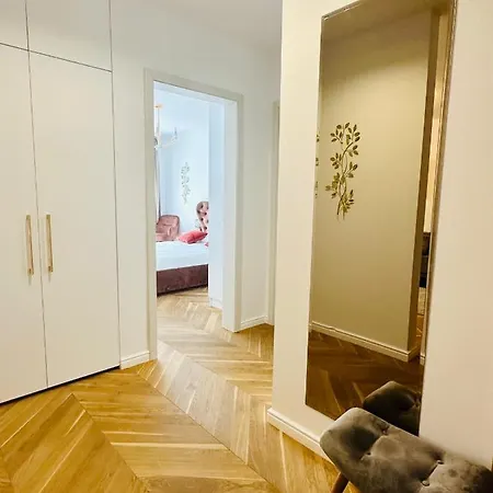Bel Dom - The Central, Spacious 2 Luxury Apartment